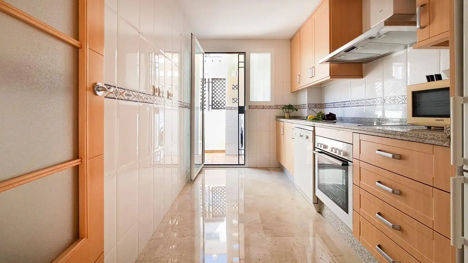 Cocina de Apartamento en venta en Casares con Jardín privado, Terraza y Amueblado