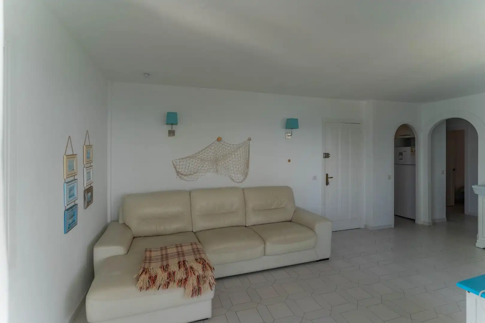 Sala d'estar de Pis de lloguer en Mijas amb Aire condicionat, Calefacció i Jardí privat