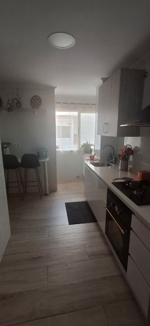 Cuina de Pis en venda en Dos Hermanas amb Aire condicionat i Terrassa