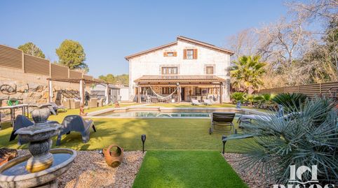 Chalet Independiente en venta en Rubí, con 334 m2, 4 habitaciones y 3 baños, Piscina, 2 plazas de Garaje