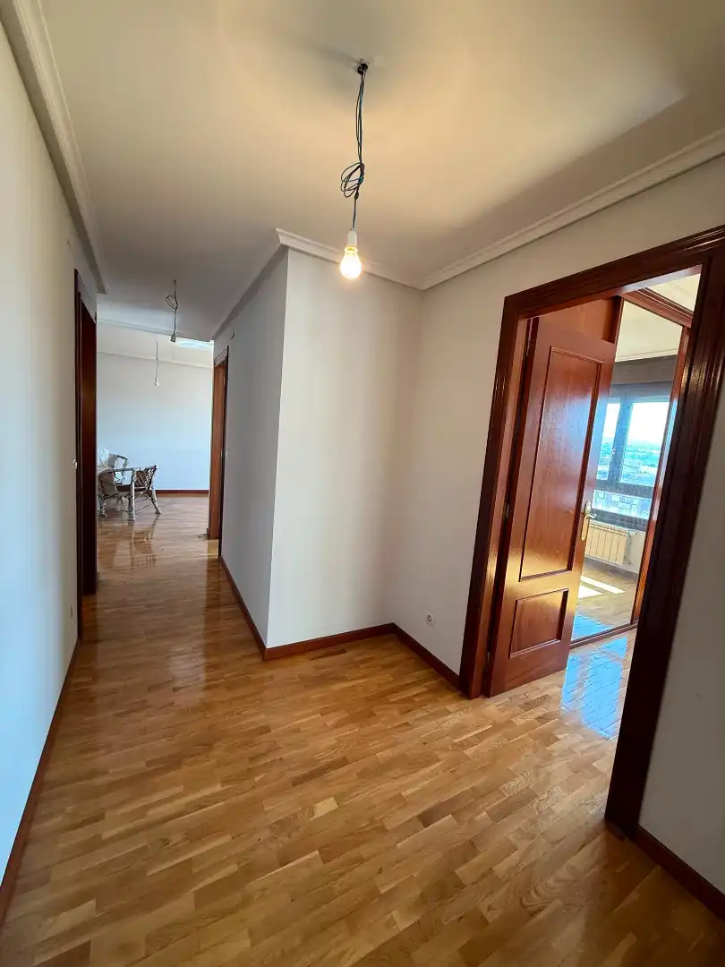 Piso en venta en Oviedo  con Calefacción y Trastero
