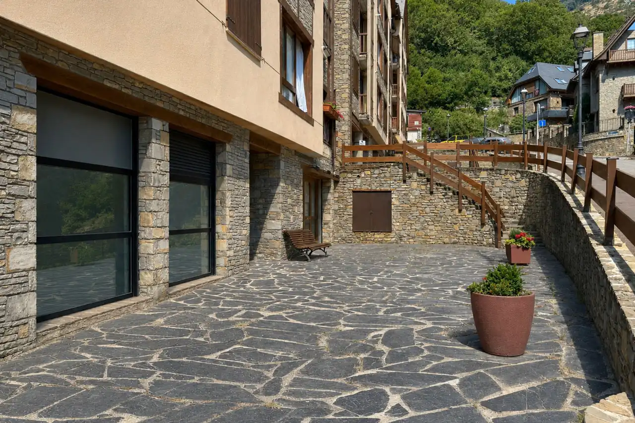 Terraza de Apartamento en venta en Vielha e Mijaran con Calefacción, Parquet y Amueblado
