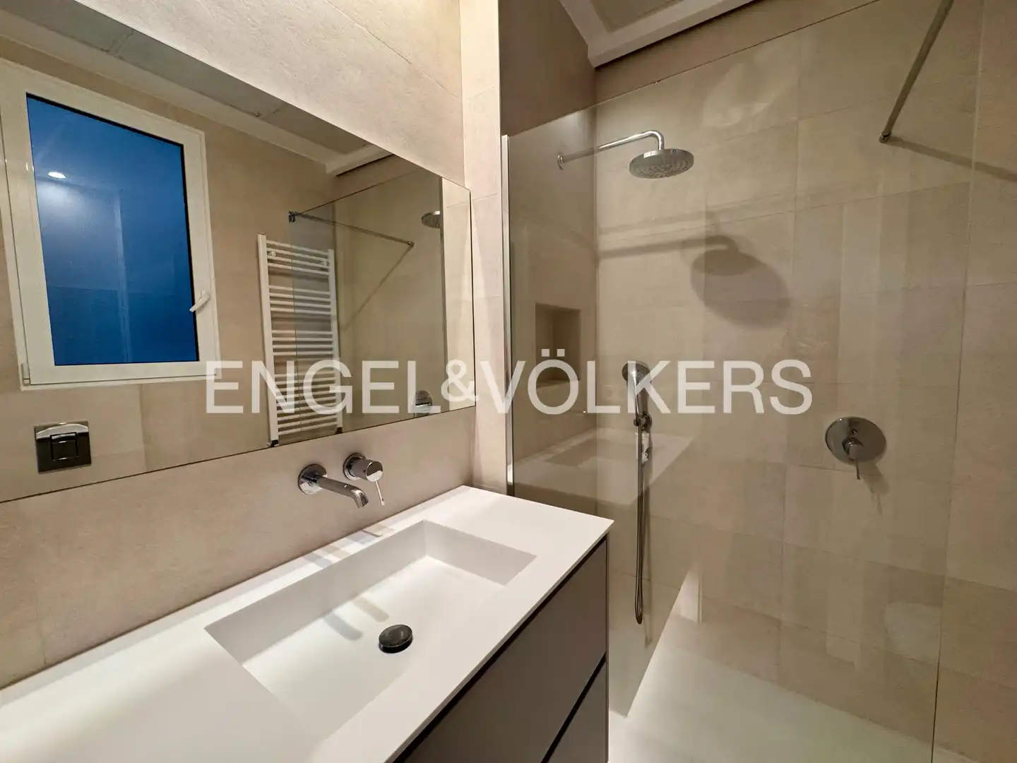 Bathroom of Flat for rent in Valencia  with Air Conditioner, Heating and Balcony