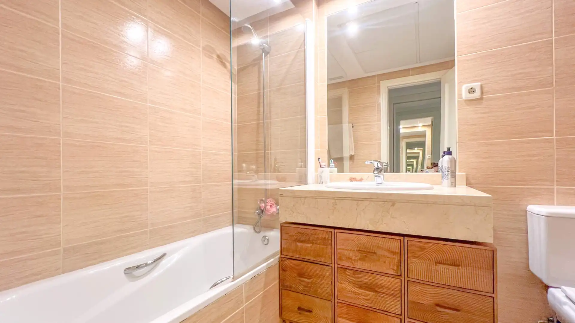 Bany de Apartament en venda en Marbella amb Terrassa i Piscina comunitària