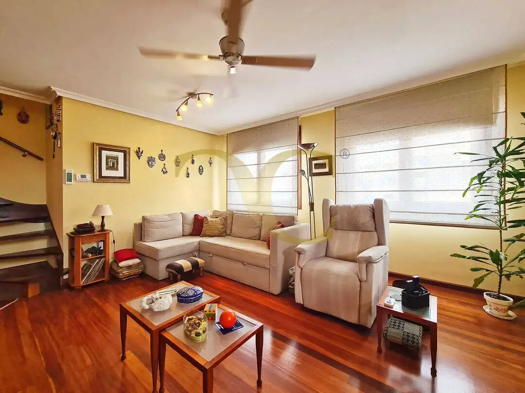 Sala de estar de Dúplex en venta en Gijón  con Aire acondicionado, Calefacción y Trastero