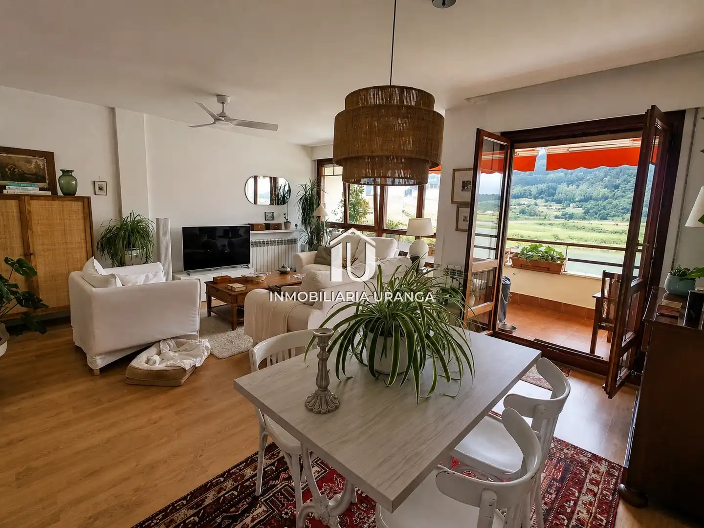 Sala de estar de Piso en venta en Limpias con Calefacción, Terraza y Piscina comunitaria