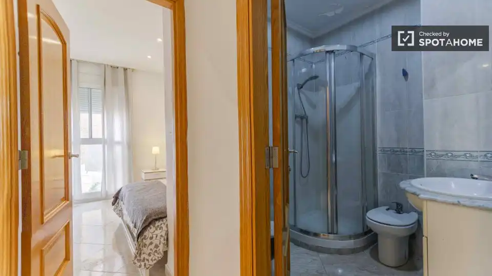 Baño de Apartamento para compartir en Valencia con Aire acondicionado, Calefacción y Terraza