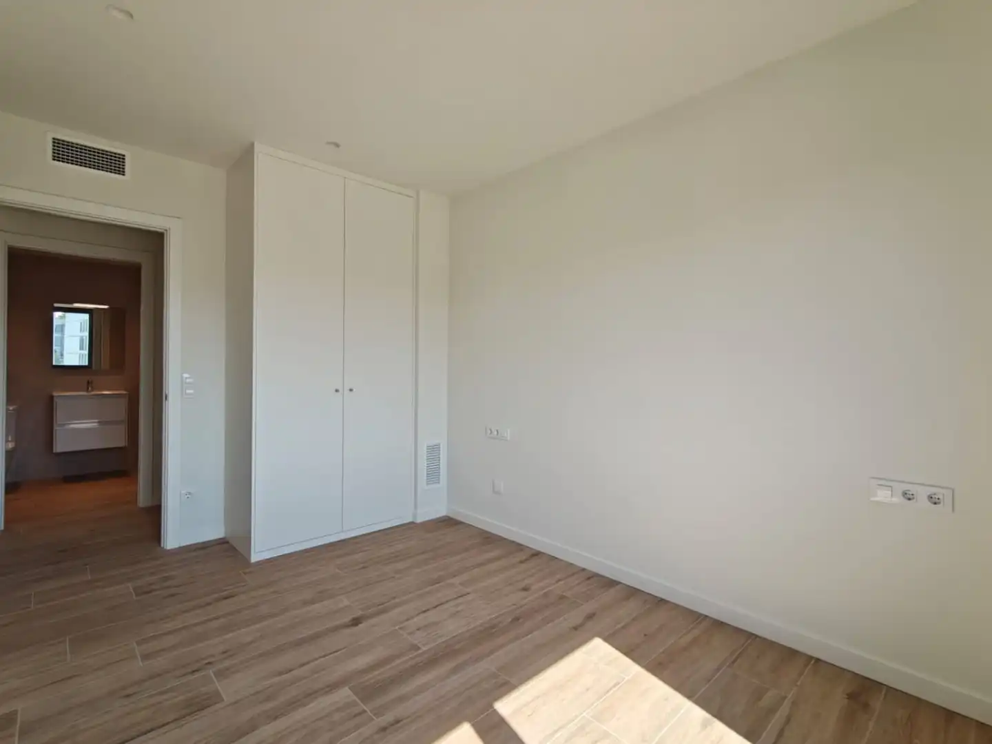 Bedroom of Flat for rent in Girona  with Air Conditioner, Heating and Terrace