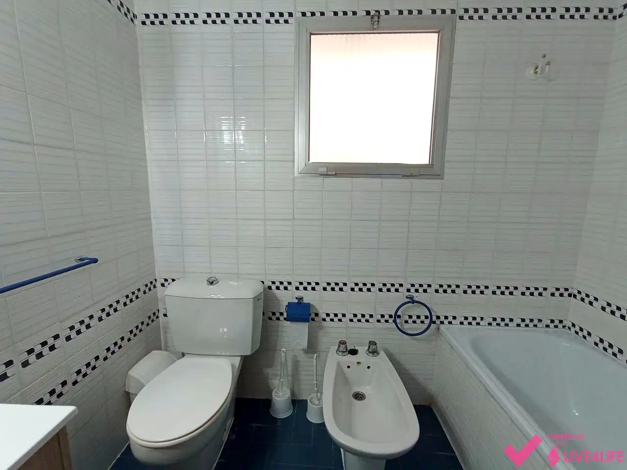 Baño de Piso de alquiler en Valencia con Aire acondicionado, Terraza y Amueblado