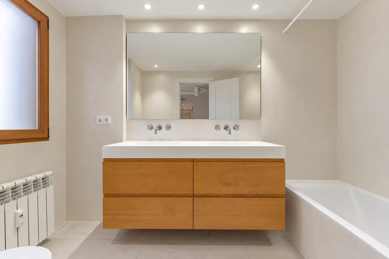 Badezimmer von Wohnung zur Miete in Madrid mit Klimaanlage