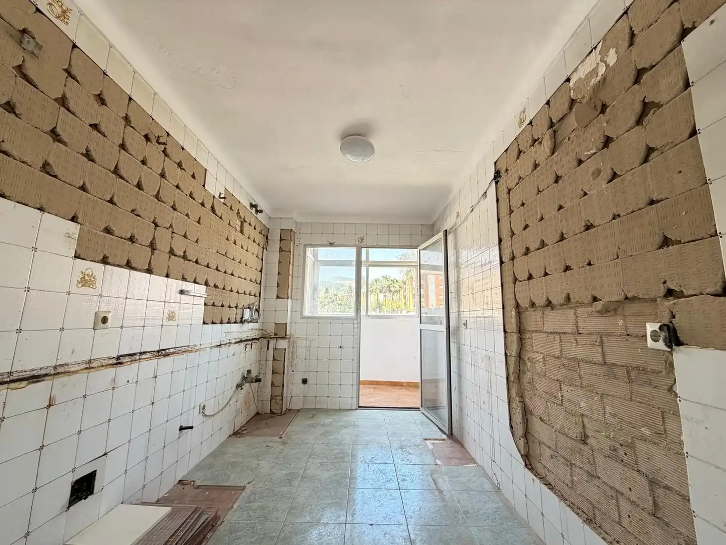 Cocina de Piso en venta en Torremolinos con Terraza y Piscina comunitaria