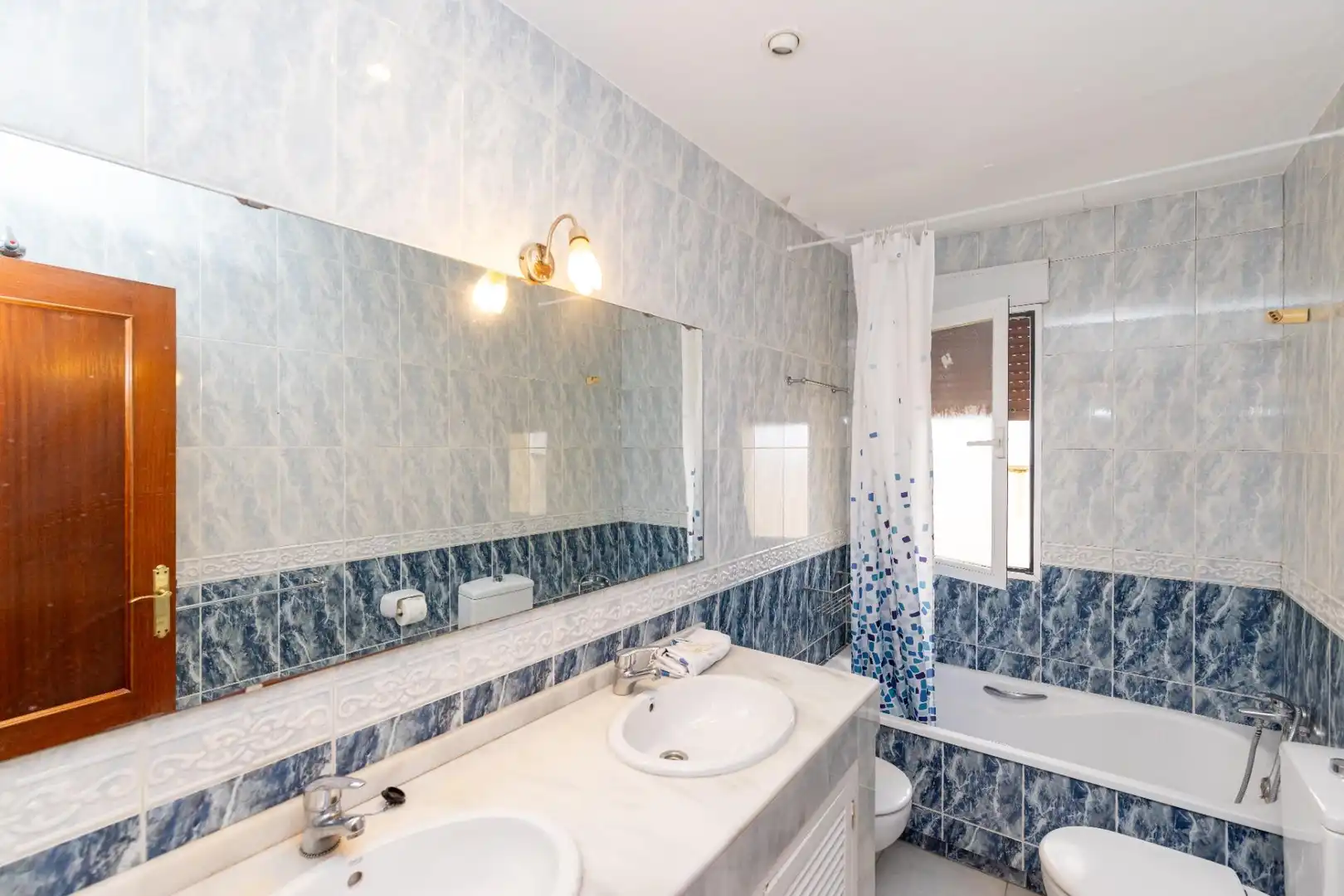 Baño de Piso de alquiler en Granada con Aire acondicionado, Calefacción y Terraza