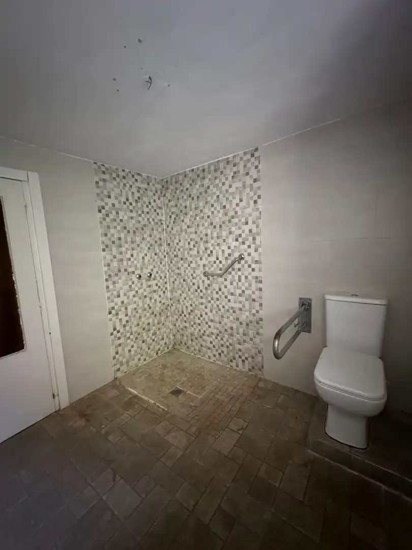 Badezimmer von Country house zum Verkauf in Aguilar de Campoo mit Balkon