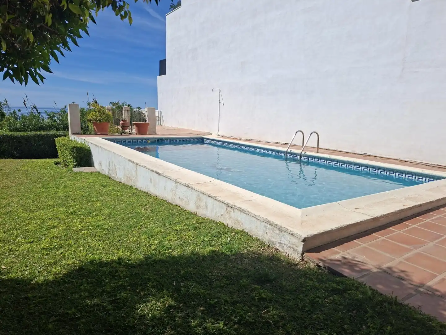 Schwimmbecken von Erdgeschoss zum Verkauf in Fuengirola mit Terrasse, Möbliert und Gemeinschaftspool
