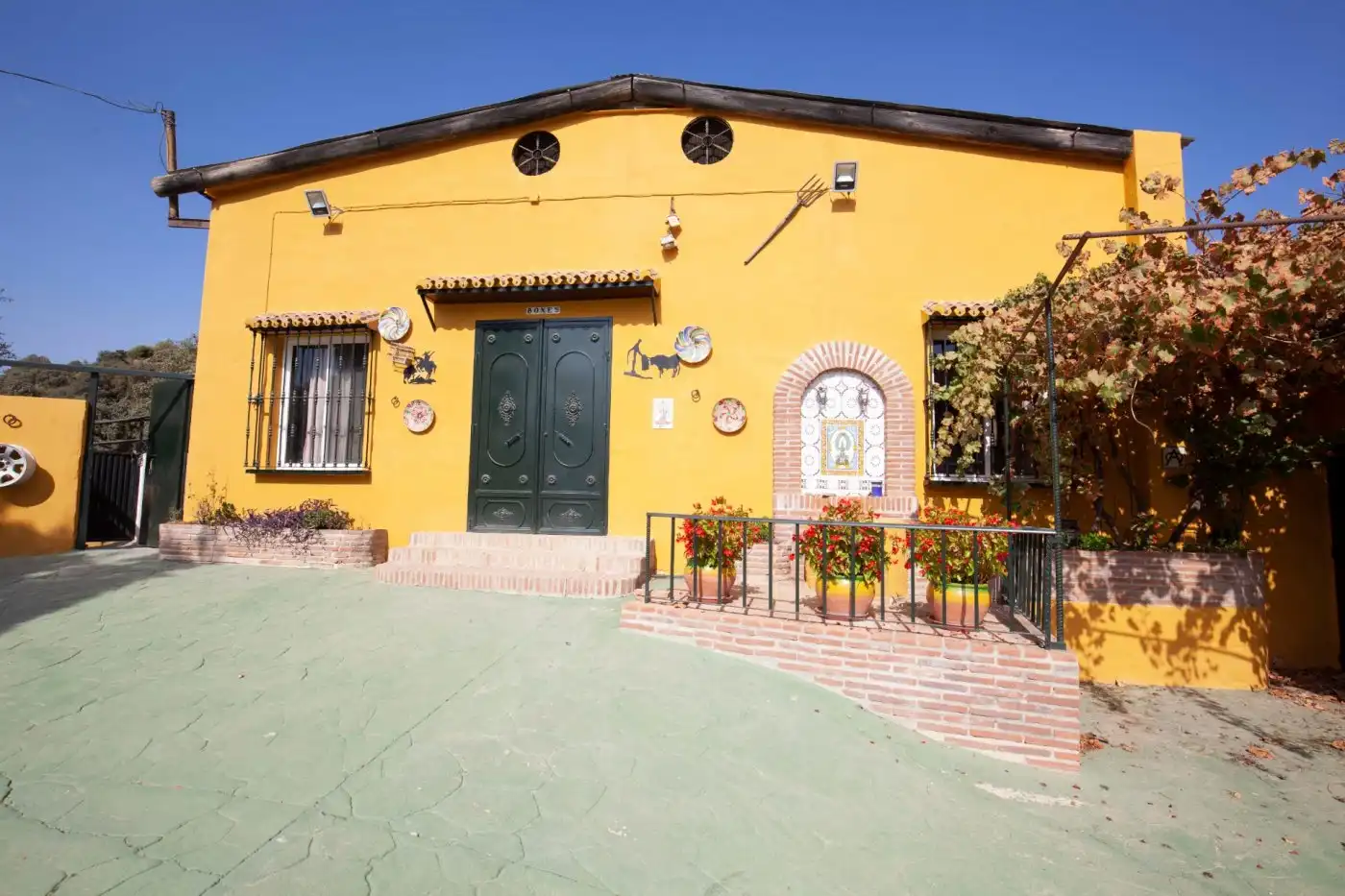 Vista exterior de Finca rústica en venda en Monda amb Jardí privat, Terrassa i Traster