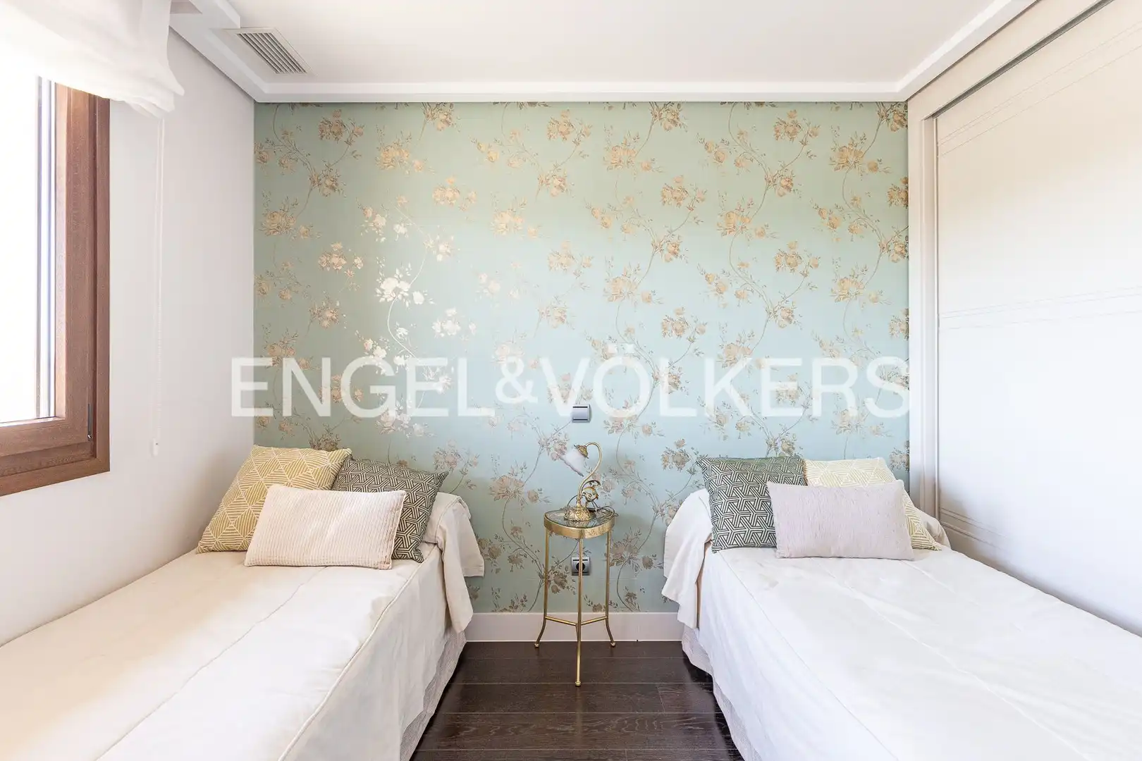Schlafzimmer von Einfamilien-Reihenhaus zum Verkauf in Majadahonda mit Klimaanlage, Heizung und Privatgarten