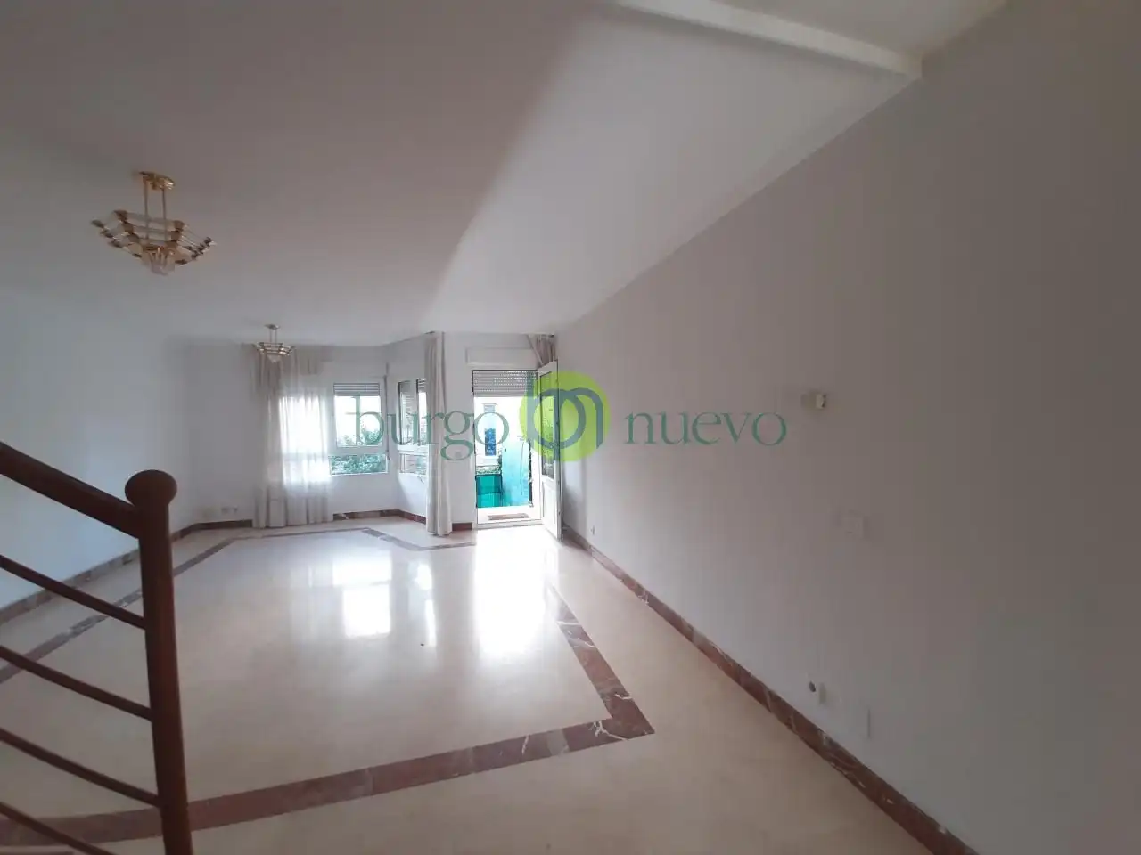 Sala d'estar de Casa adosada en venda en San Andrés del Rabanedo amb Calefacció, Jardí privat i Parquet