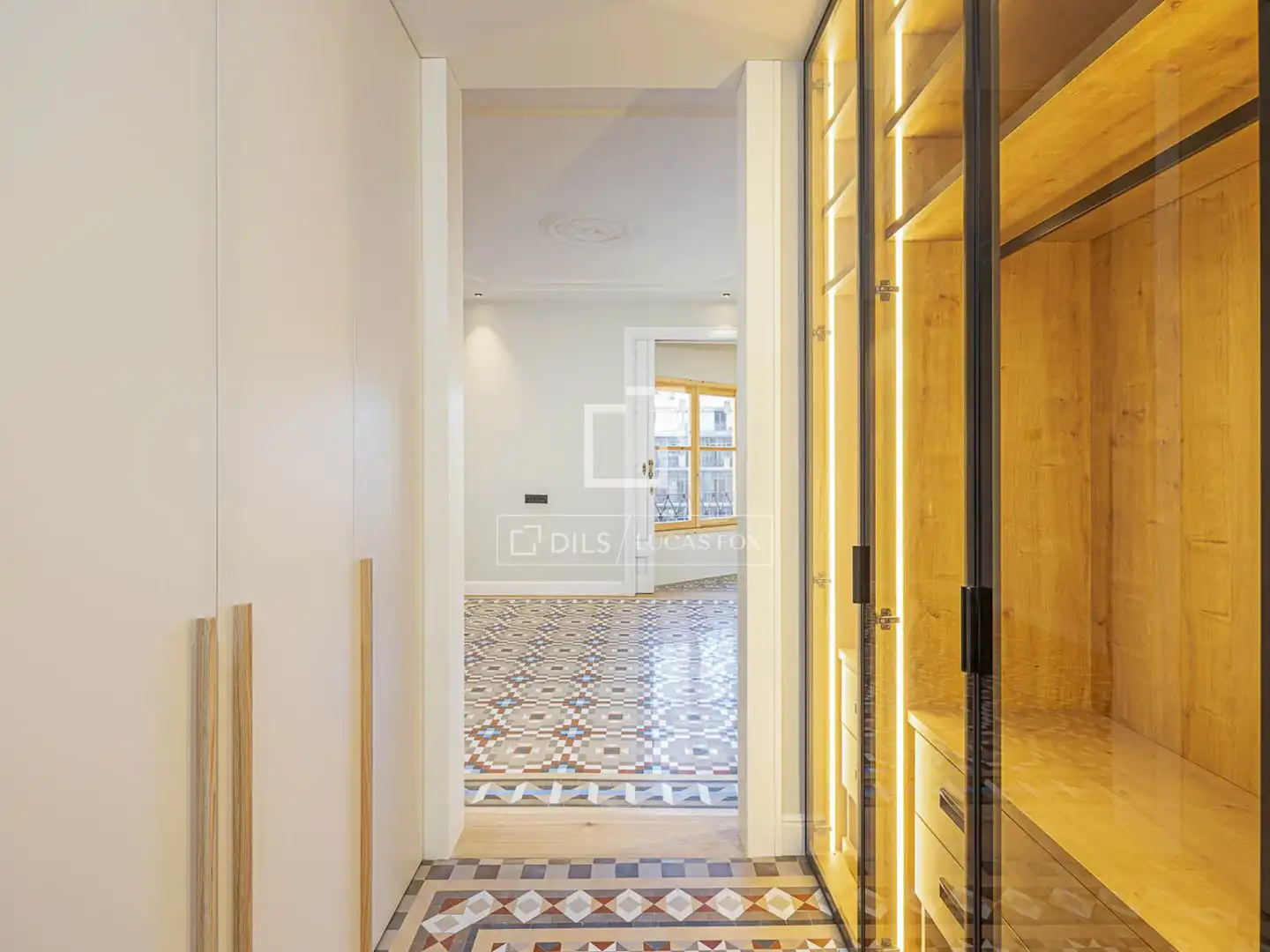 Wohnung zum Verkauf in Barcelona mit Klimaanlage, Heizung und Balkon