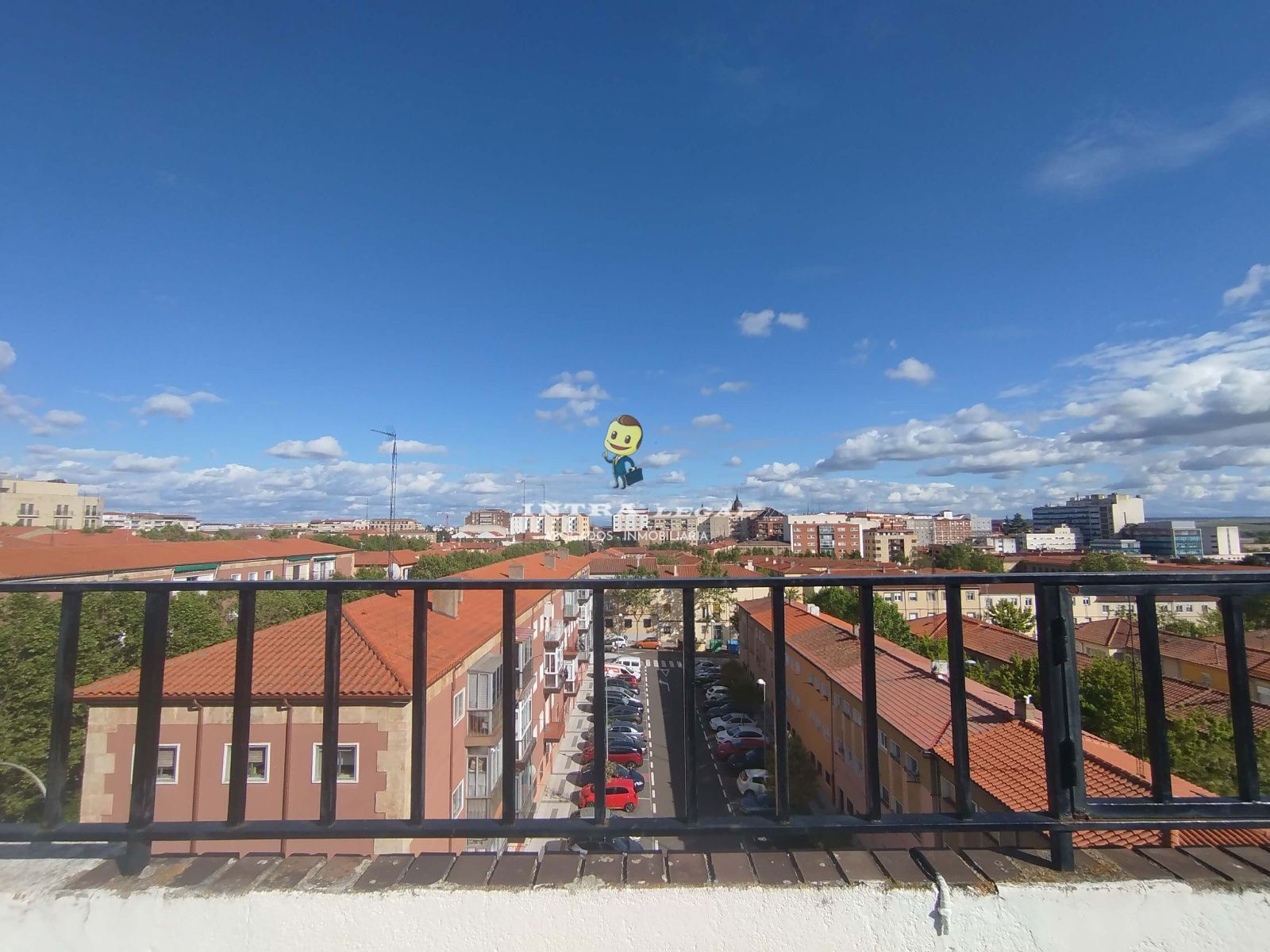 Vista exterior de Àtic en venda en Salamanca Capital amb Calefacció, Terrassa i Traster