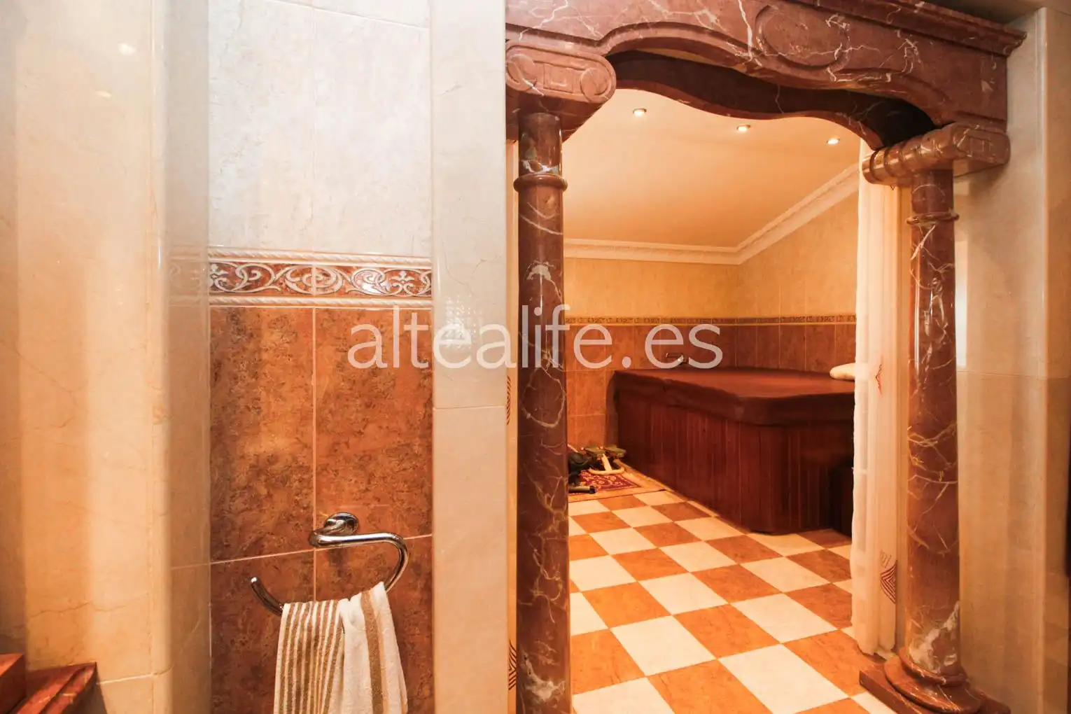 Baño de Casa o chalet en venta en L'Alfàs del Pi con Aire acondicionado, Calefacción y Jardín privado