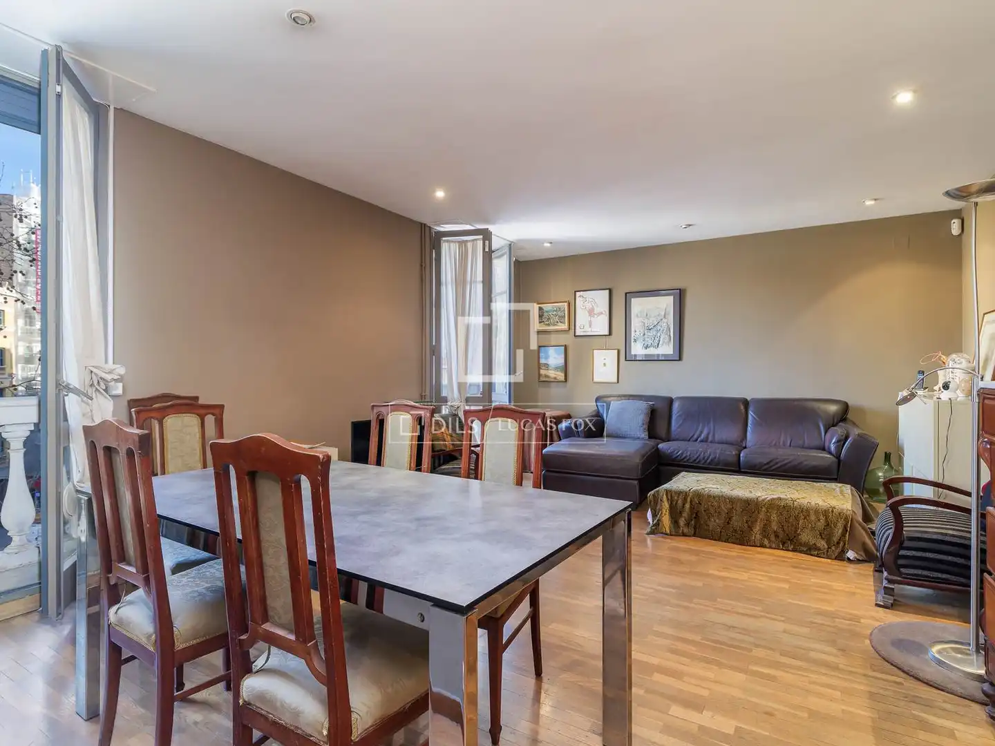 Vista exterior de Piso en venta en Barcelona con Calefacción, Parquet y Trastero