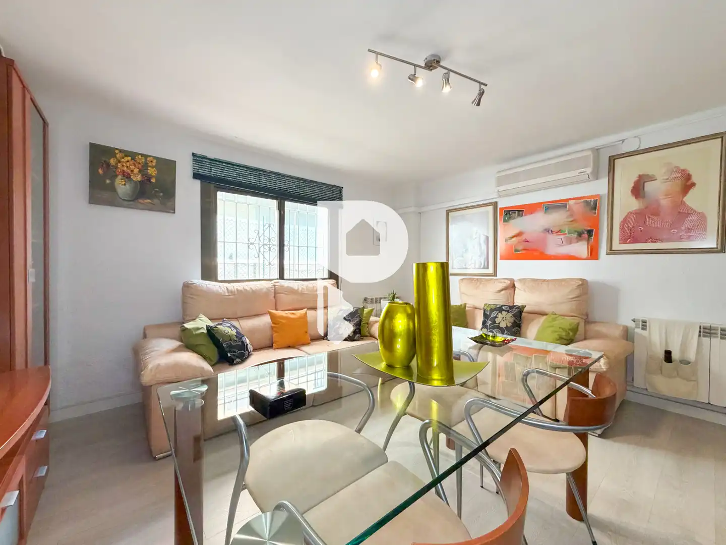 Sala d'estar de Casa o xalet en venda en El Papiol amb Aire condicionat, Calefacció i Jardí privat
