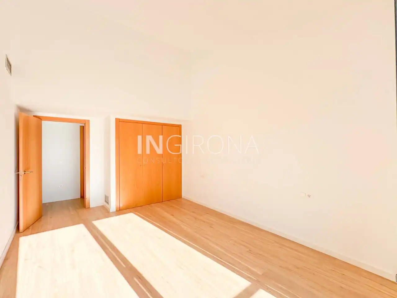 Dormitori de Pis en venda en Girona amb Aire condicionat, Calefacció i Parquet