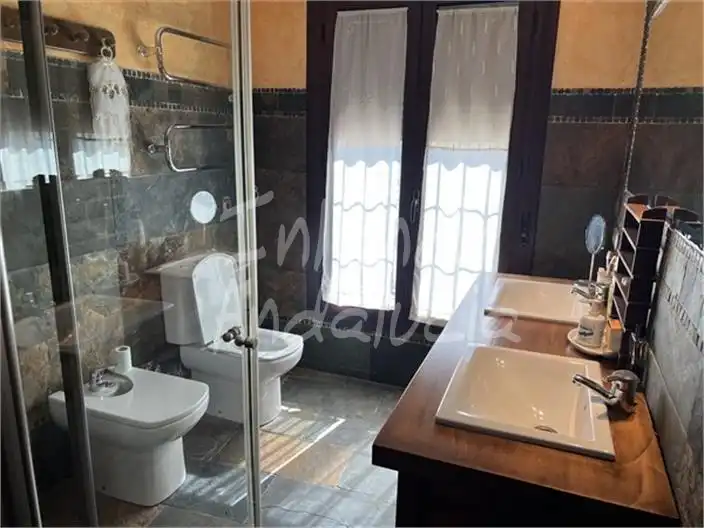 Baño de Casa adosada en venta en Frailes con Terraza y Internet