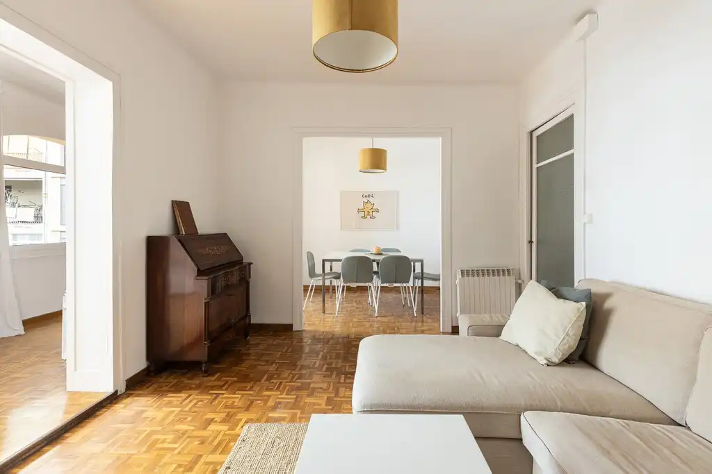 Sala de estar de Apartamento en venta en Barcelona con Calefacción, Parquet y Balcón