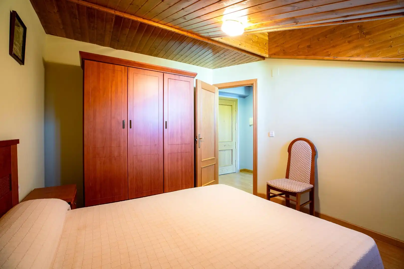Schlafzimmer von Gebäude zum Verkauf in Puente la Reina de Jaca