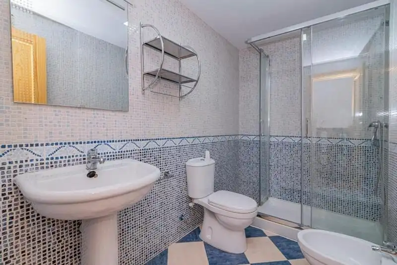 Baño de Piso en venta en La Zubia con Amueblado
