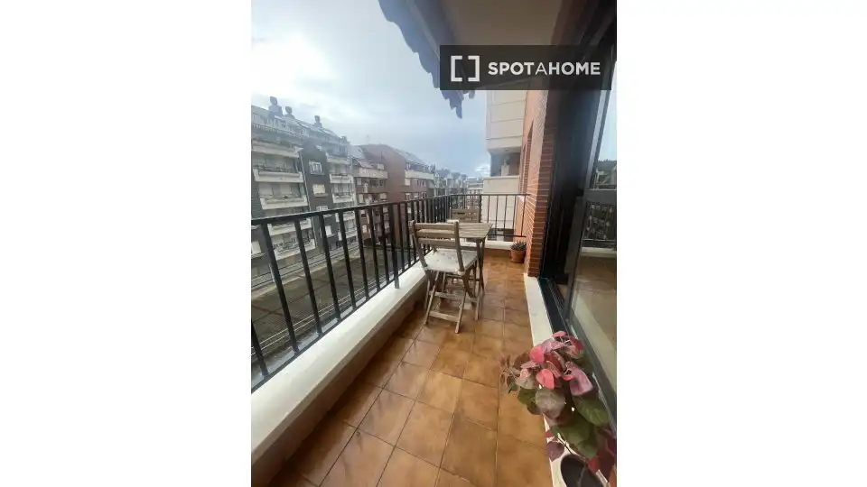 Vista exterior de Apartament per a compartir en Castro-Urdiales amb Aire condicionat, Terrassa i Moblat