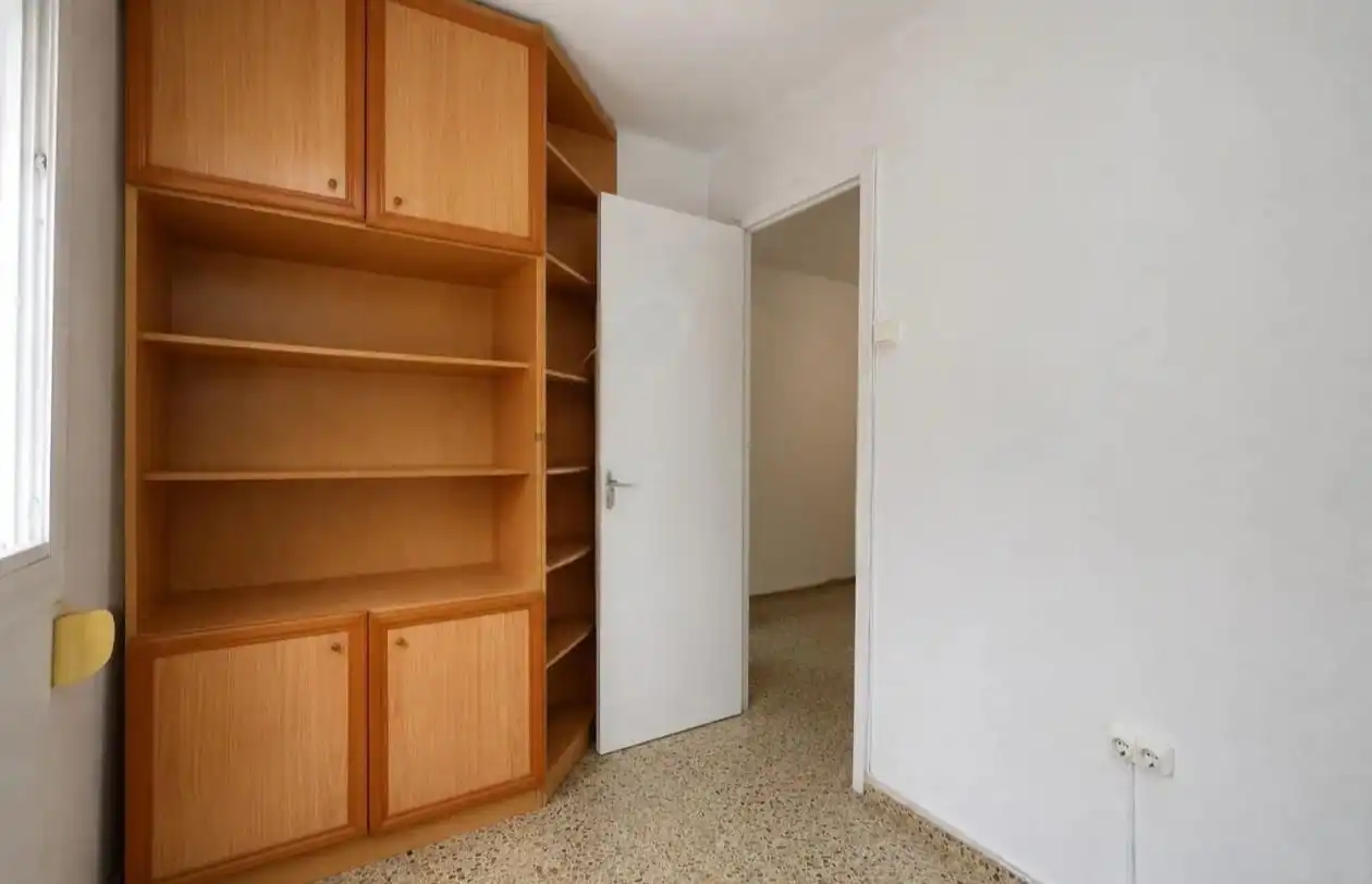 Habitación de Piso en venta en L'Hospitalet de Llobregat con Terraza y Balcón
