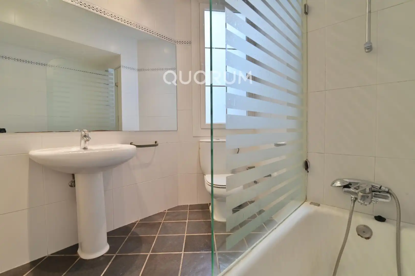 Bathroom of Flat for sale in Bilbao   with Heating