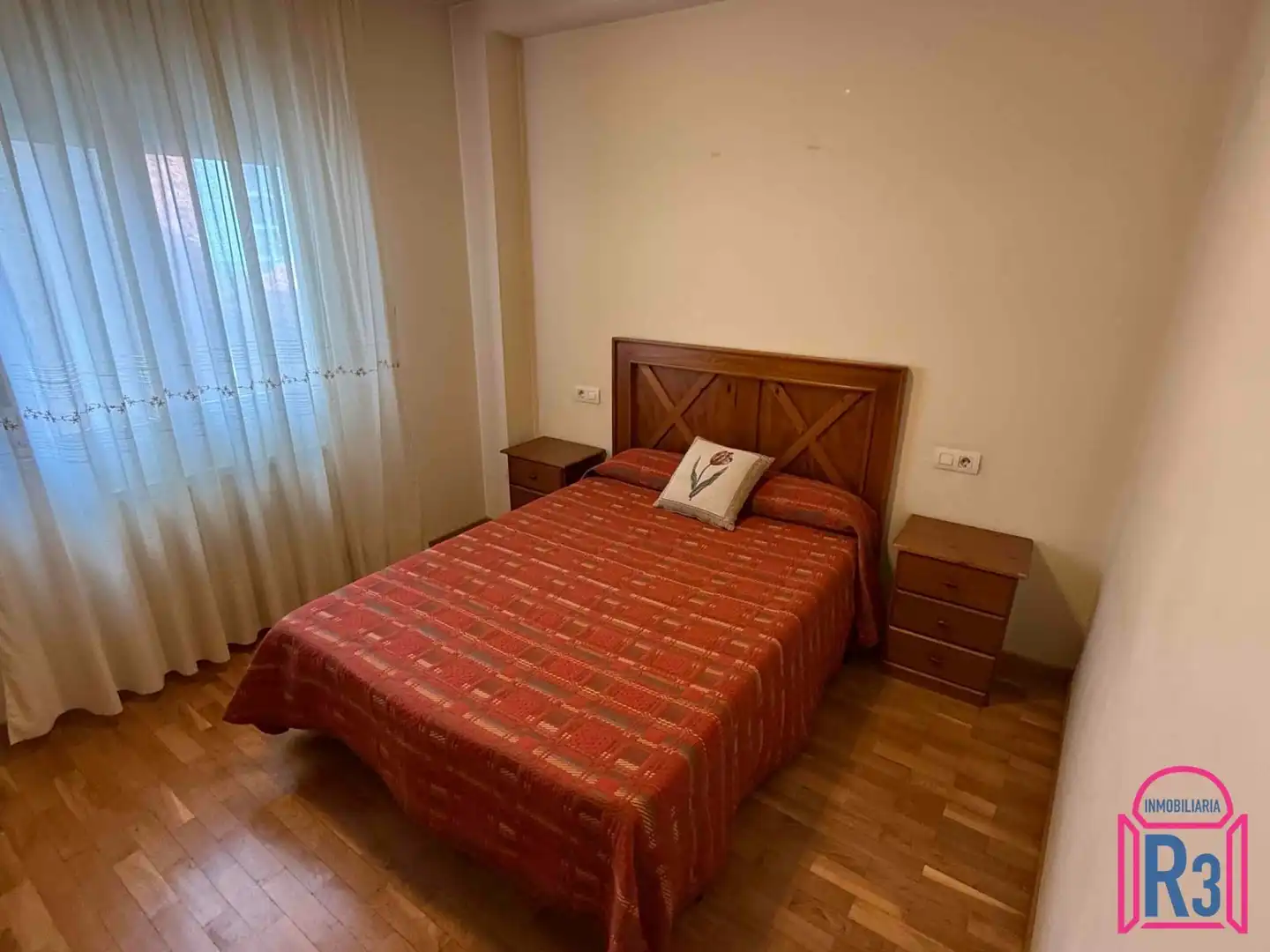 Habitación de Apartamento en venta en León Capital  con Calefacción, Terraza y Trastero