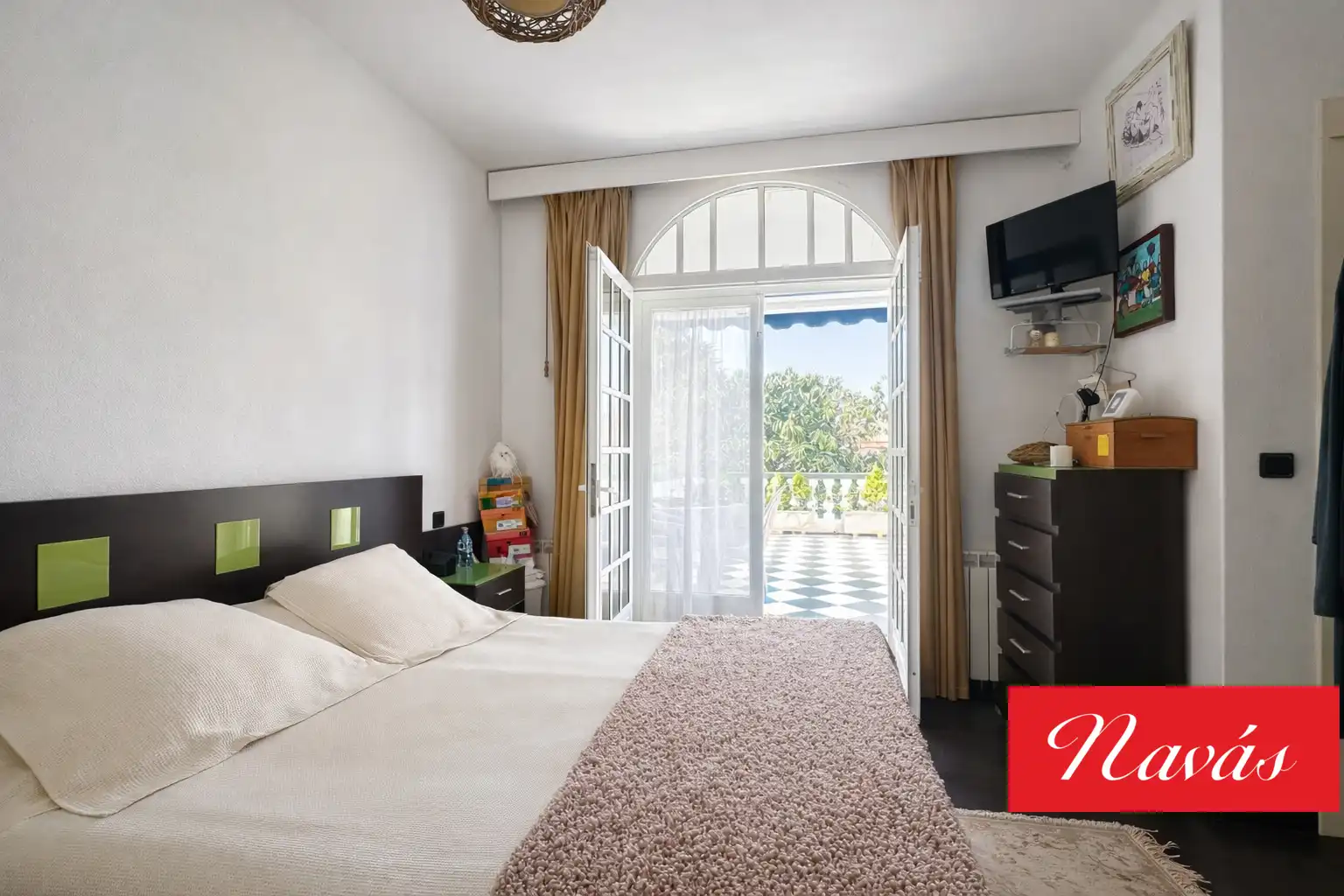 Dormitori de Casa o xalet en venda en Vigo  amb Calefacció, Jardí privat i Terrassa