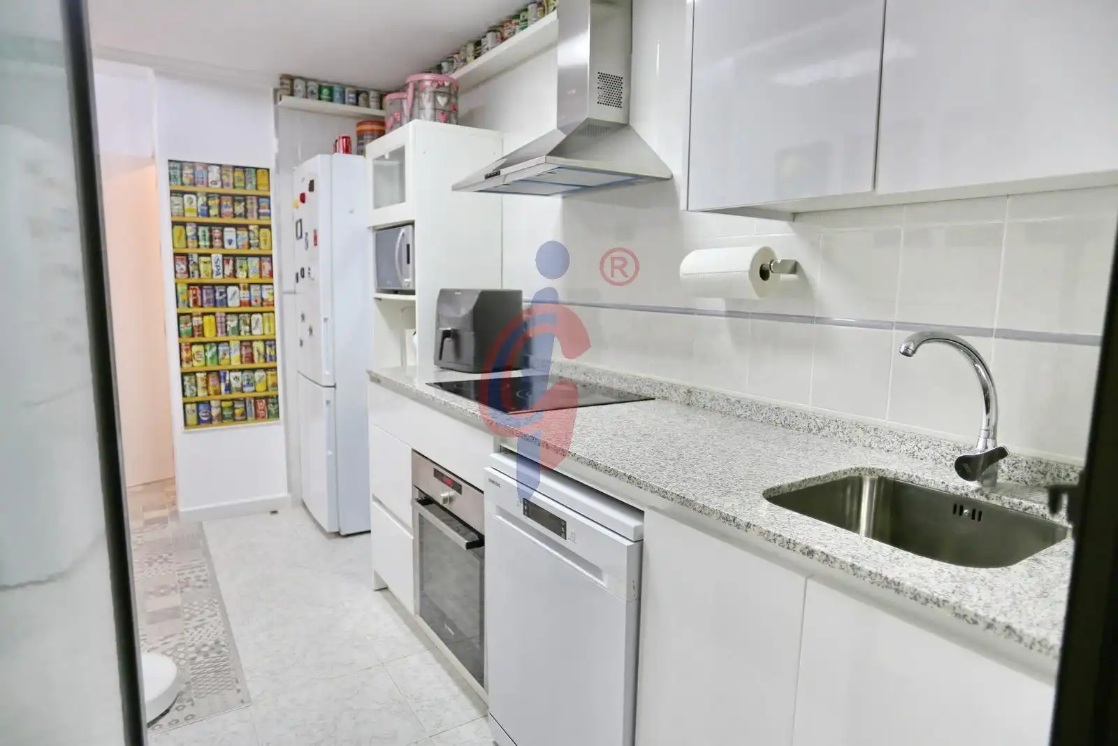 Küche von Wohnung zum Verkauf in Guardamar del Segura mit Terrasse, Abstellraum und Möbliert