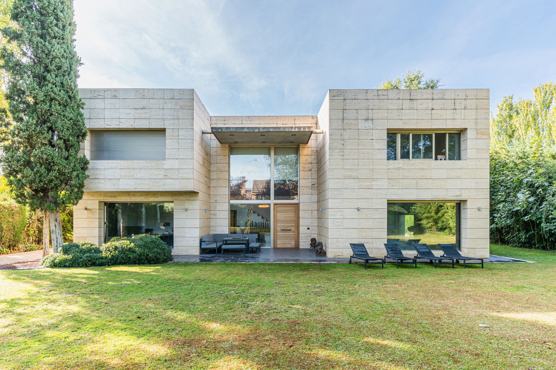 Vista exterior de Casa o chalet en venta en Villanueva de la Cañada con Aire acondicionado, Calefacción y Jardín privado