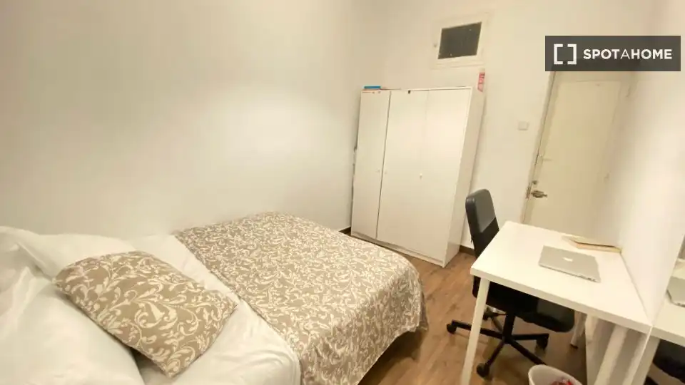 Bedroom of Flat for rent in Madrid  with Air Conditioner, Heating and Furnished