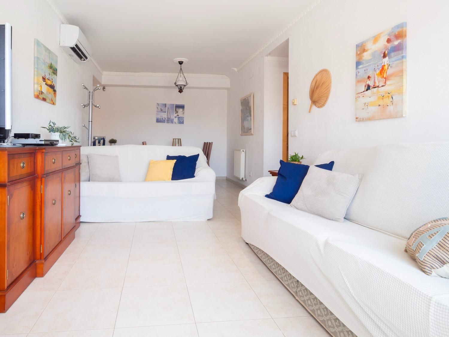 Sala d'estar de Dúplex en venda en L'Escala amb Aire condicionat, Calefacció i Jardí privat