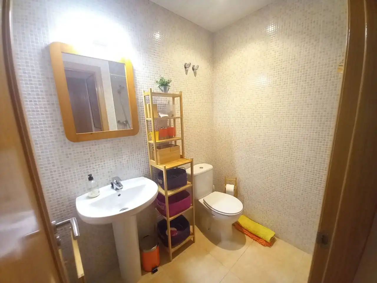 Baño de Piso de alquiler en Cubelles con Aire acondicionado, Calefacción y Parquet