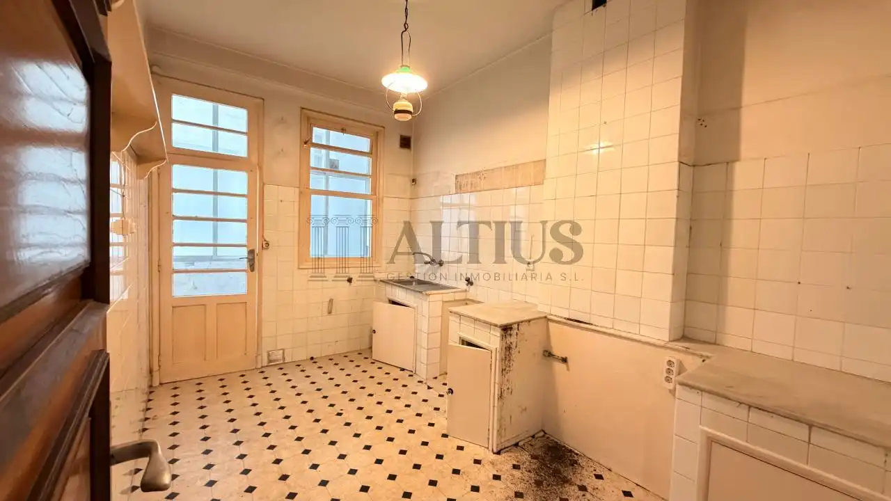 Kitchen of Flat for rent in Santiago de Compostela   with Heating