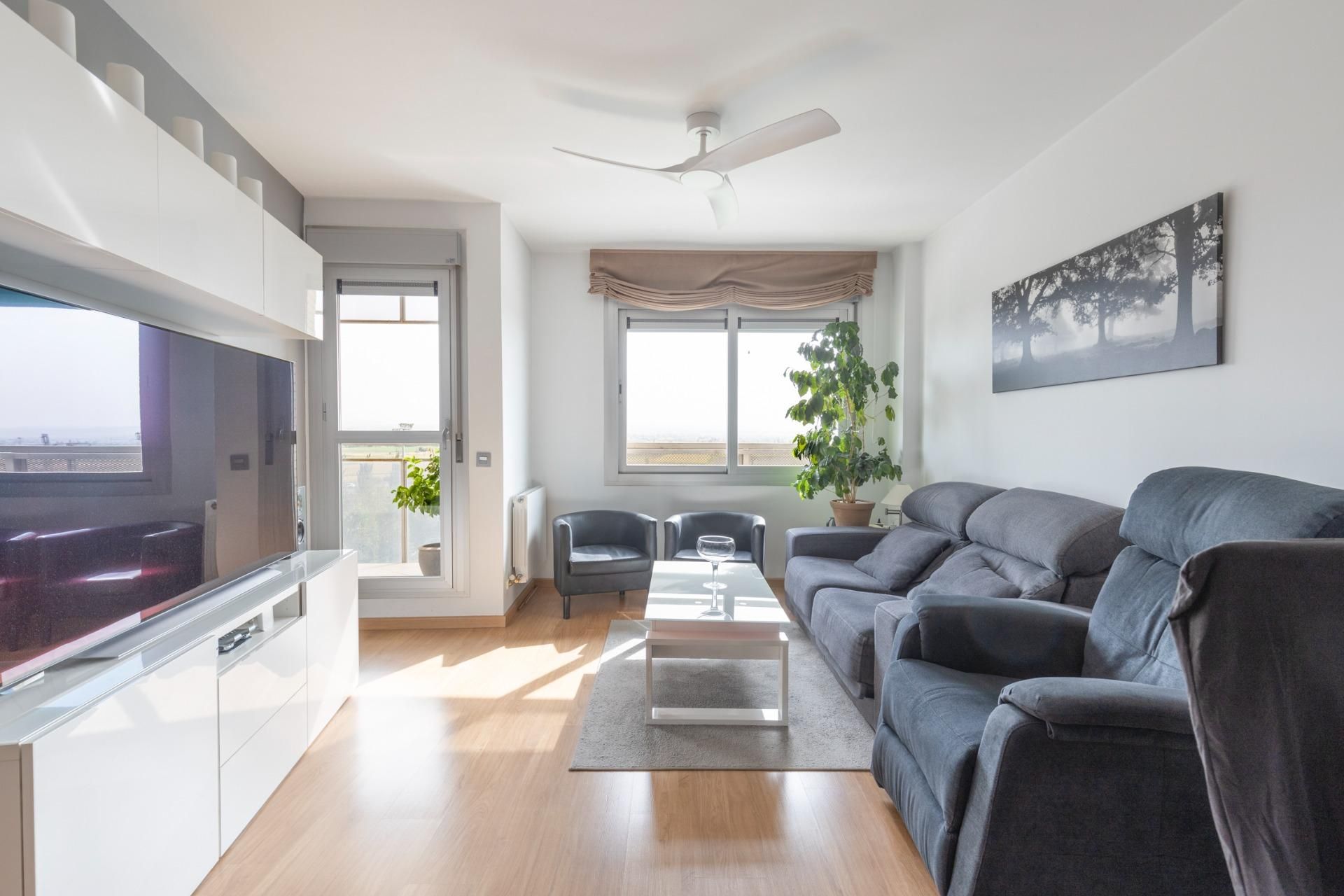 Living room of Flat for sale in  Granada Capital  with Air Conditioner, Heating and Terrace