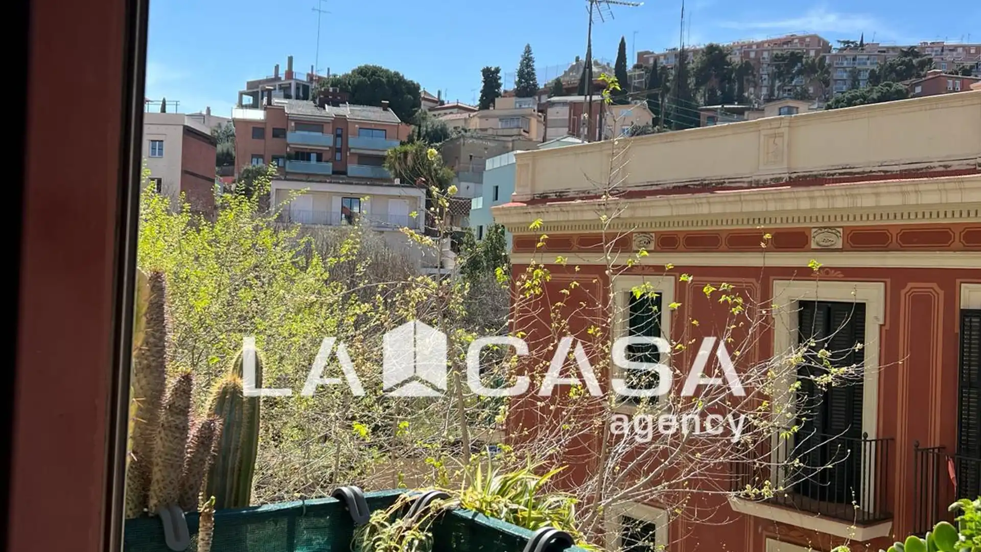Exterior view of Flat for sale in  Barcelona Capital  with Balcony