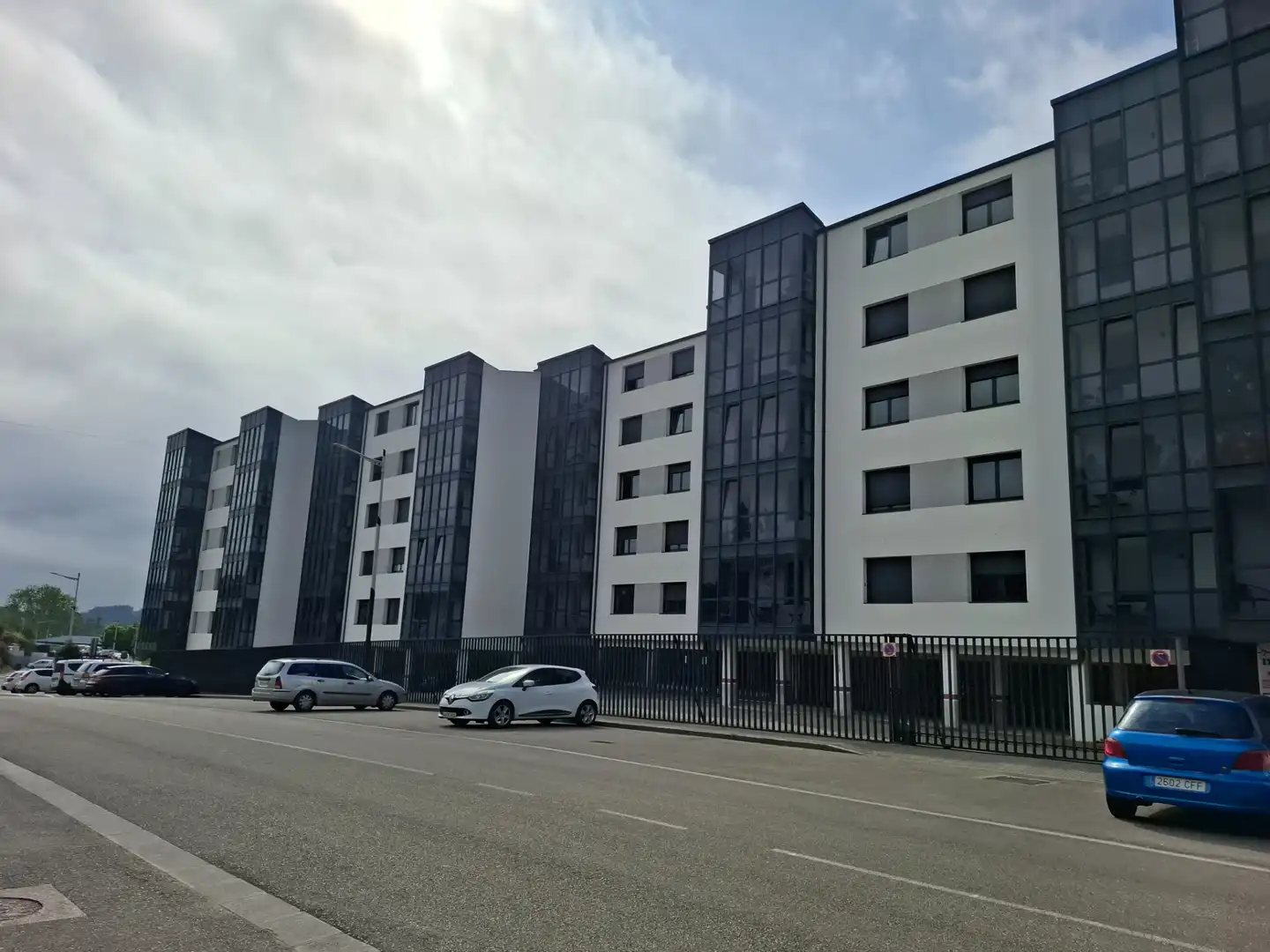 Vista exterior de Piso en venta en Viveiro con Terraza, Amueblado y Piscina comunitaria
