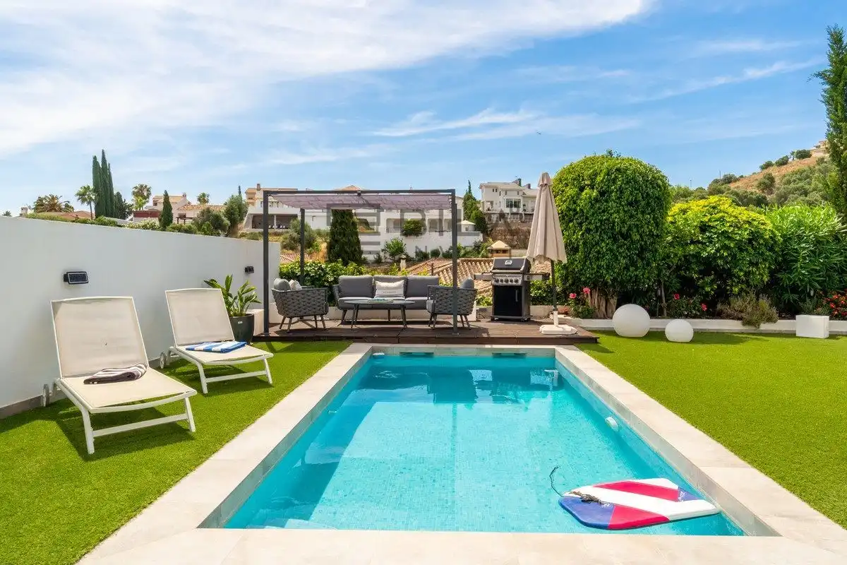 Chalet con piscina en venta en Cerros del Aguila, imagen 3