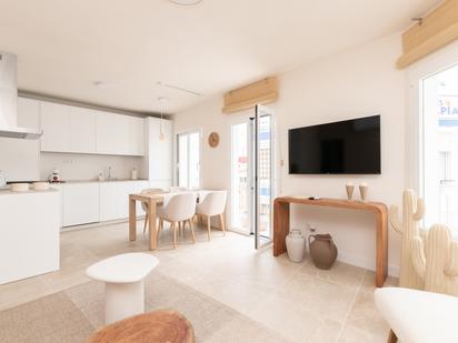 Sala d'estar de Apartament en venda en Estepona amb Aire condicionat i Moblat