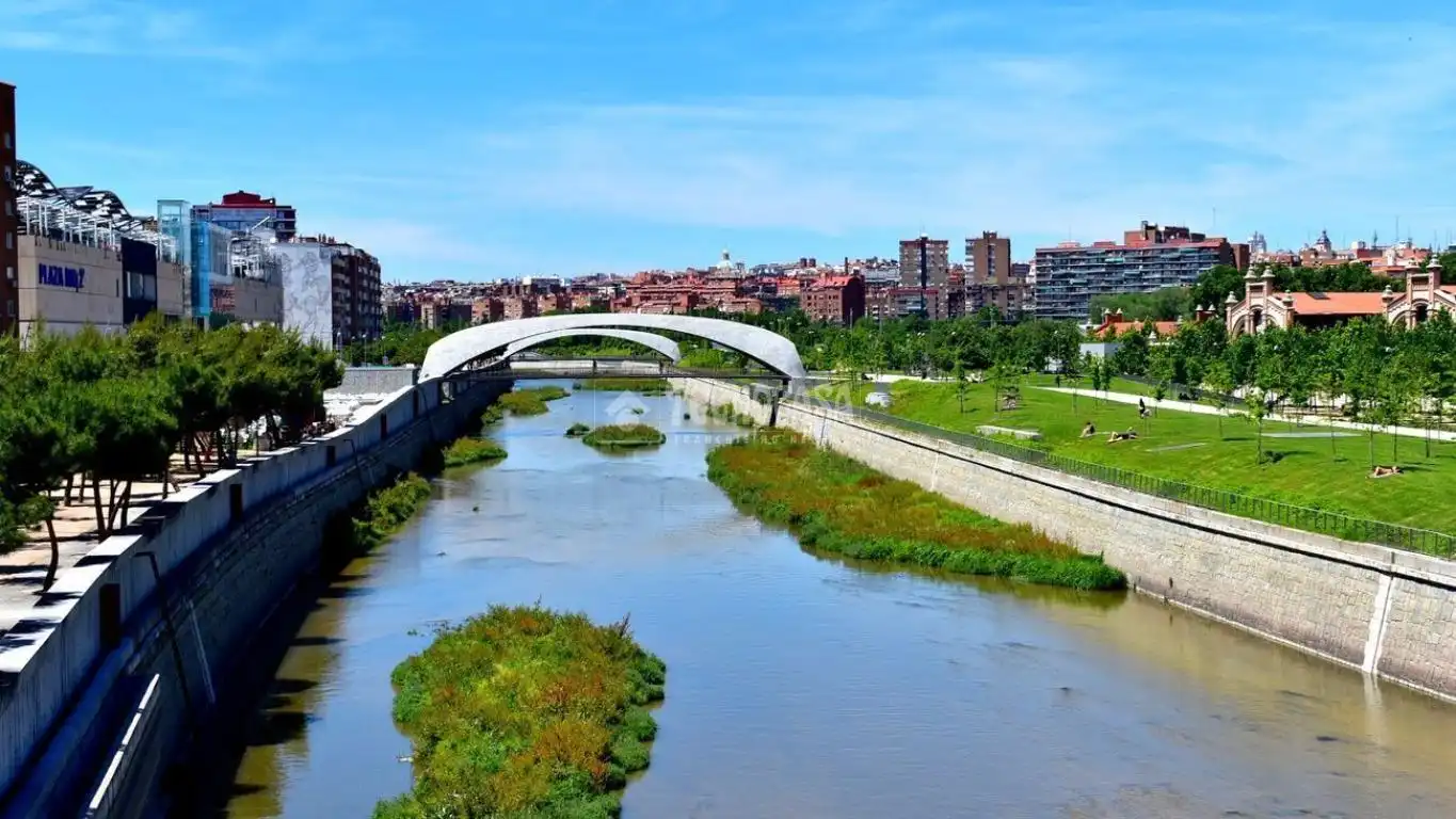 Vista exterior de Piso en venta en Madrid