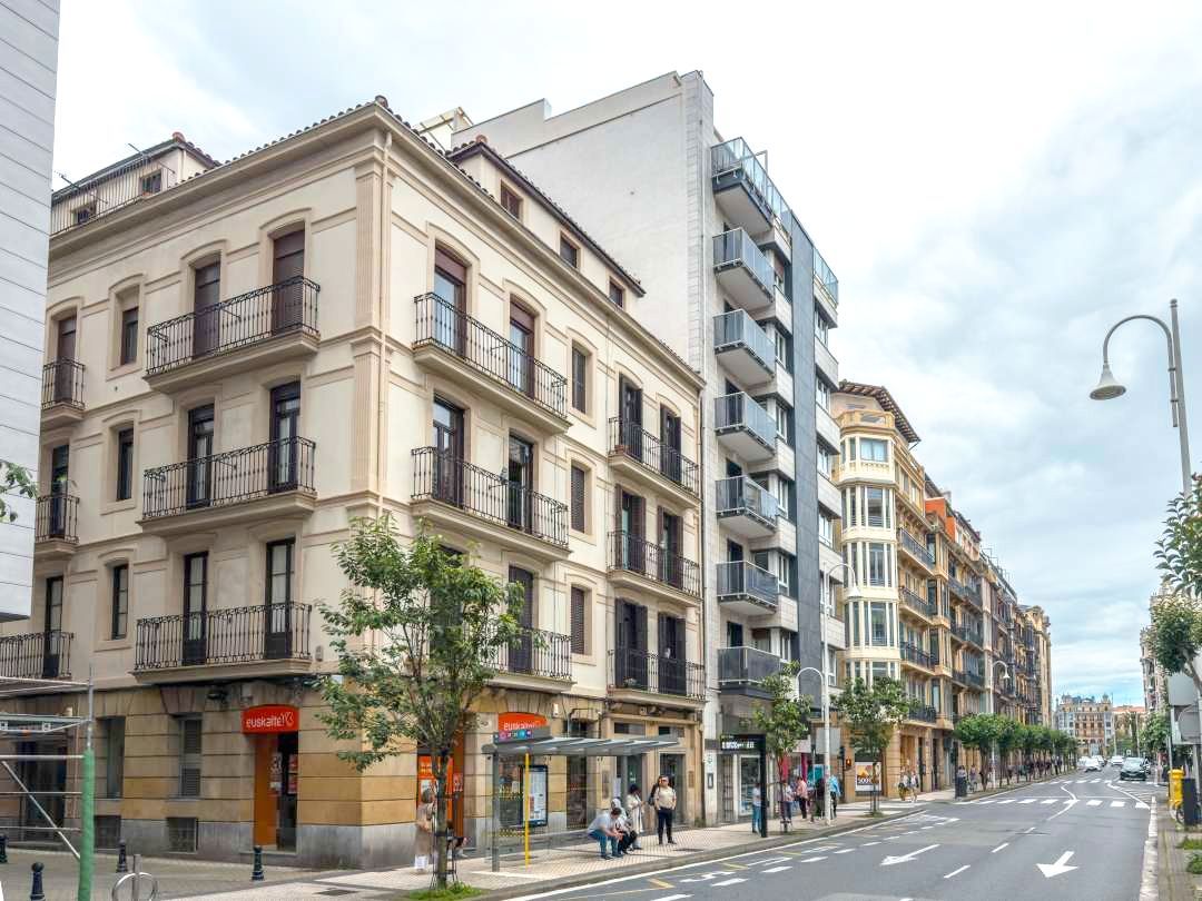 Vista exterior de Pis en venda en Donostia - San Sebastián  amb Calefacció i Alarma