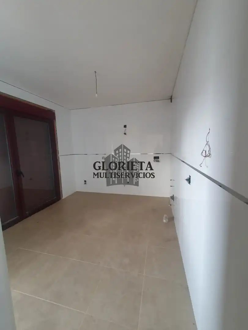 Casa adosada en venta en Vigo  con Calefacción, Parquet y Terraza